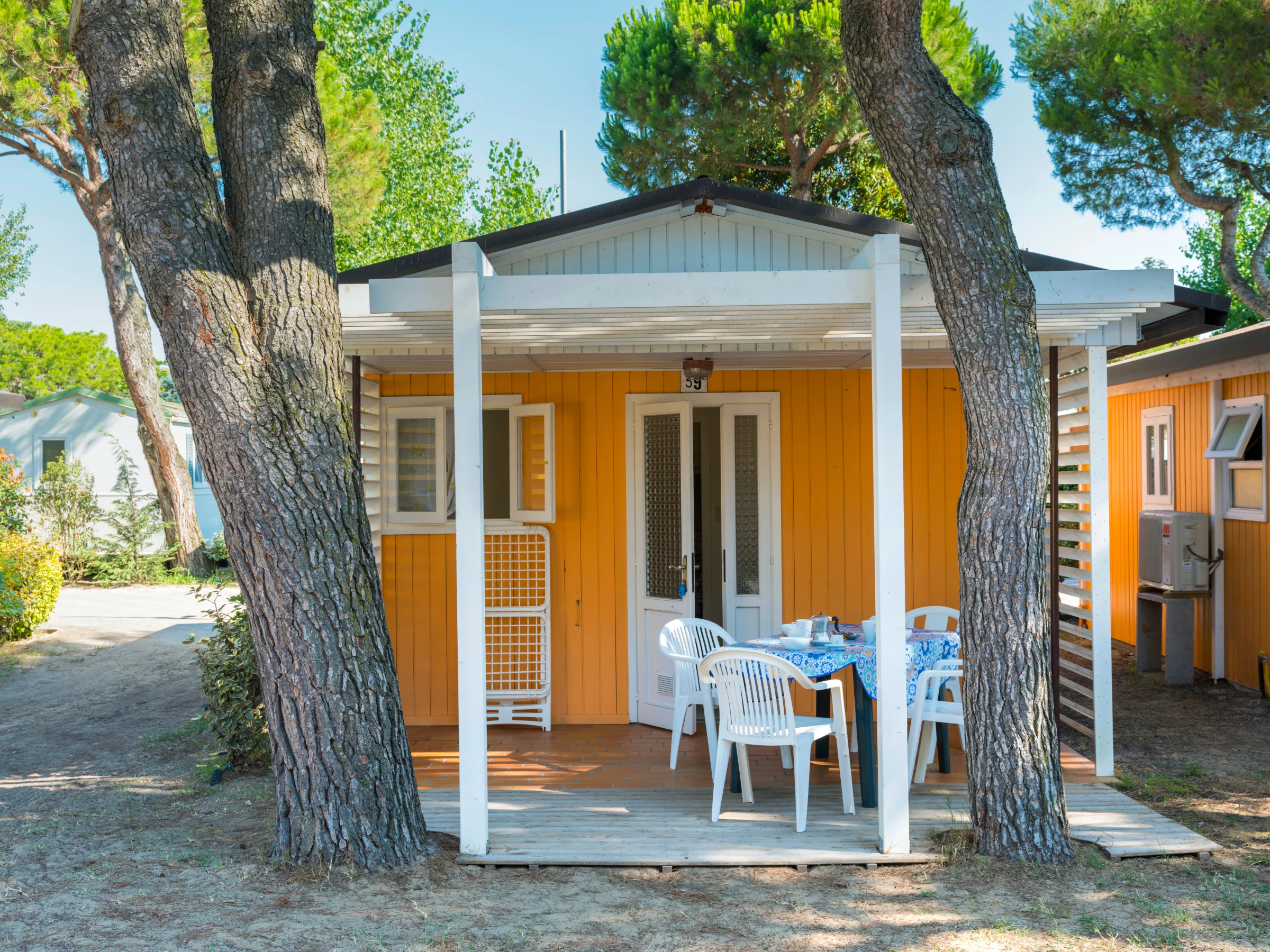 Foto esterna di un bungalow