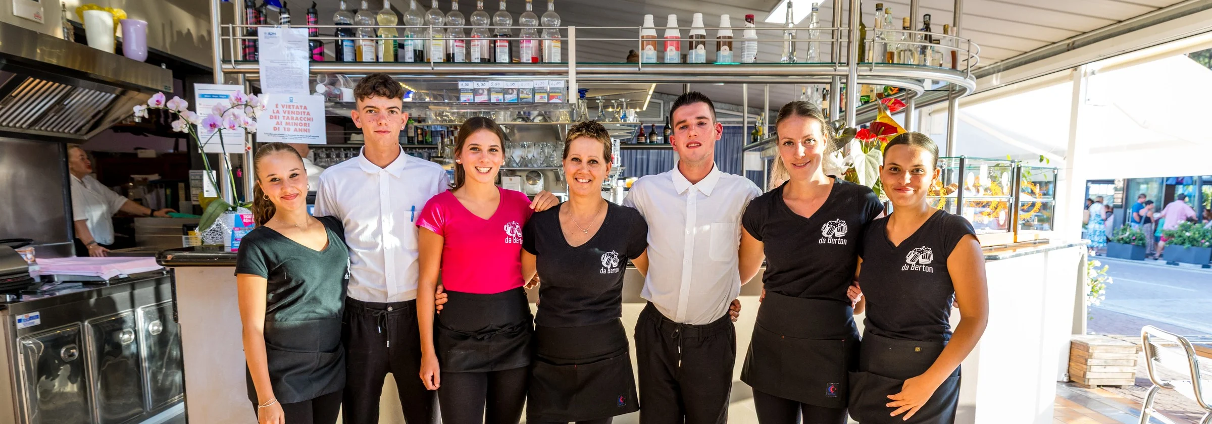 Foto di gruppo del personale del rostorante